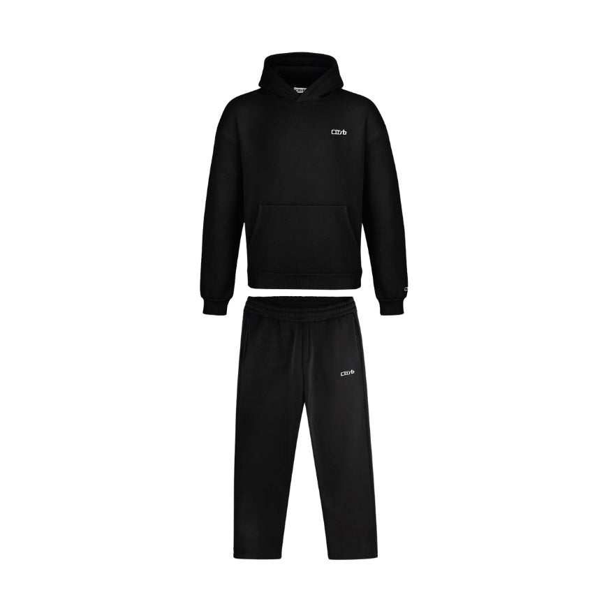 Schwarzer Trainingsanzug